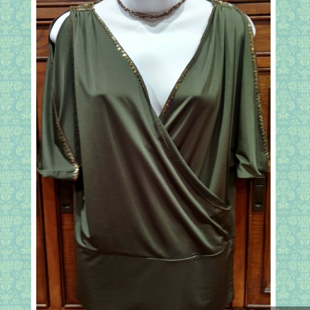 Beautiful Blouse EUC💞NEW LISTING 💥